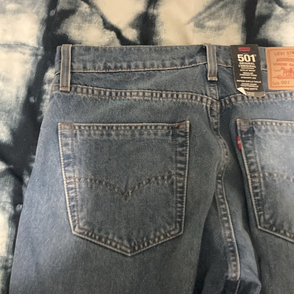 Brand new Levi 501 Strong 31W 32L - Picture 9 of 11